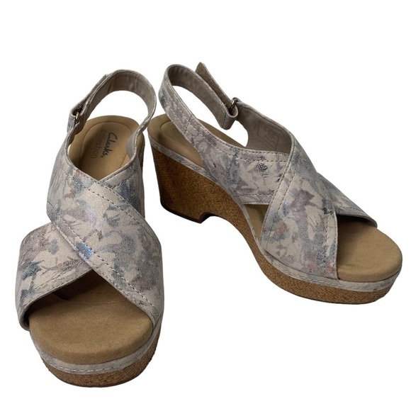 Clarks Collection Women’s Metallic Floral Platform Heeled Sandals - Picture 4 of 10